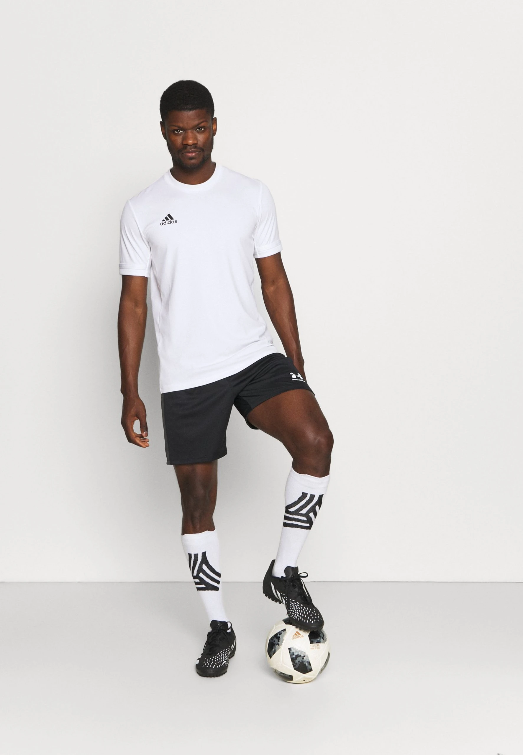 Under Armour CHALLENGER - Krótkie Spodenki Sportowe - Black/white 2 Under Armour CHALLENGER - Krótkie Spodenki Sportowe - Black/white - obrazek 2