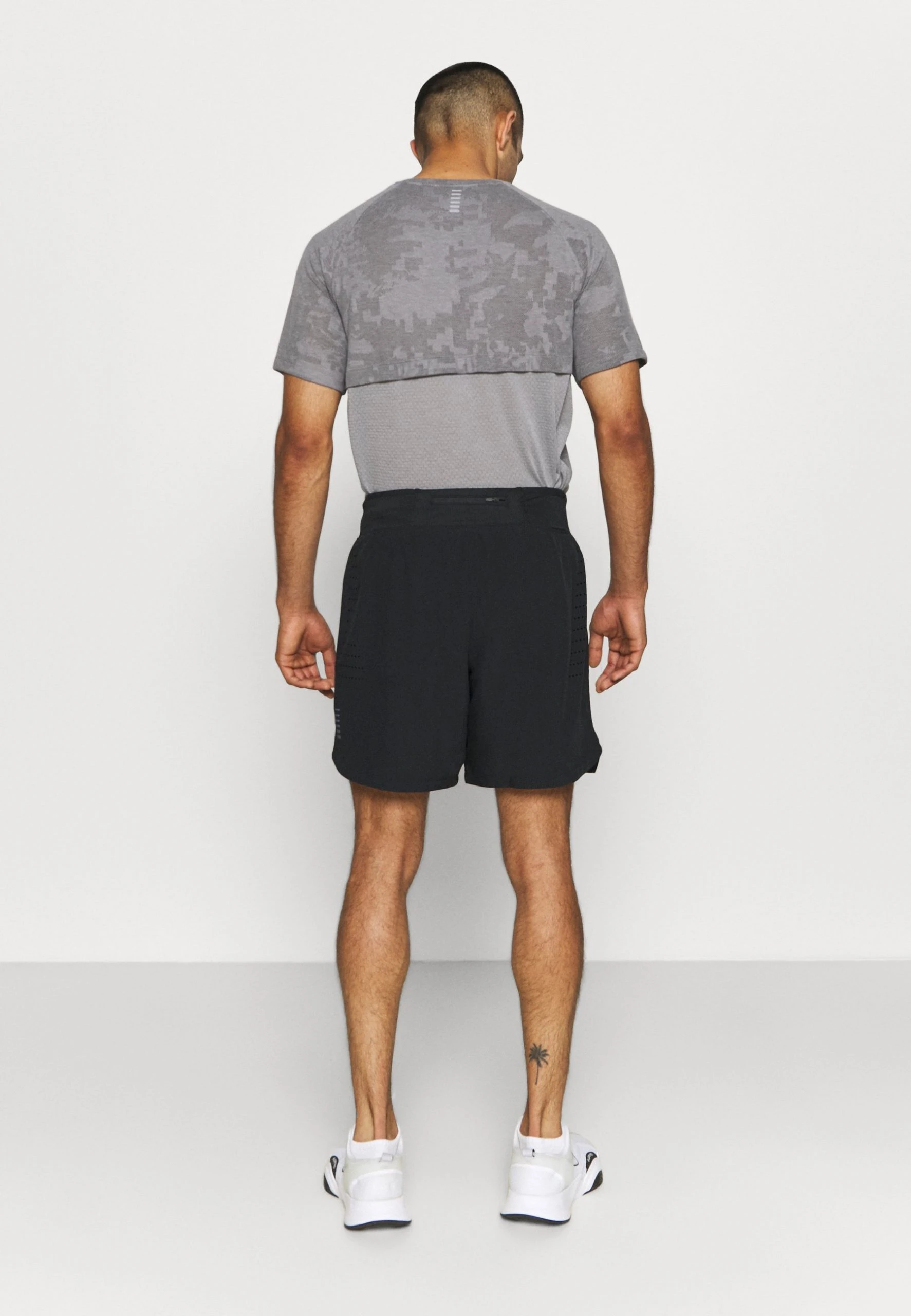 SPEEDPOCKET 7 - Krótkie spodenki sportowe - black Under Armour SPEEDPOCKET 7 - Krótkie Spodenki Sportowe - Black -Under Armour shop 11dad5a212b74494a0f7a4ab2ef20708 scaled