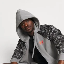 Under Armour RIVAL CAMO SCRIPT - Bluza Rozpinana - Grey -Under Armour shop 122e988512d24cb6b66e9d10fbd640b6 scaled
