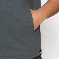 Under Armour ROCK TERRY - T-shirt Z Nadrukiem - Pitch Gray/black 5 Under Armour ROCK TERRY - T-shirt Z Nadrukiem - Pitch Gray/black -Under Armour shop 1b82373f85344889988db3bbdb66bf2a scaled