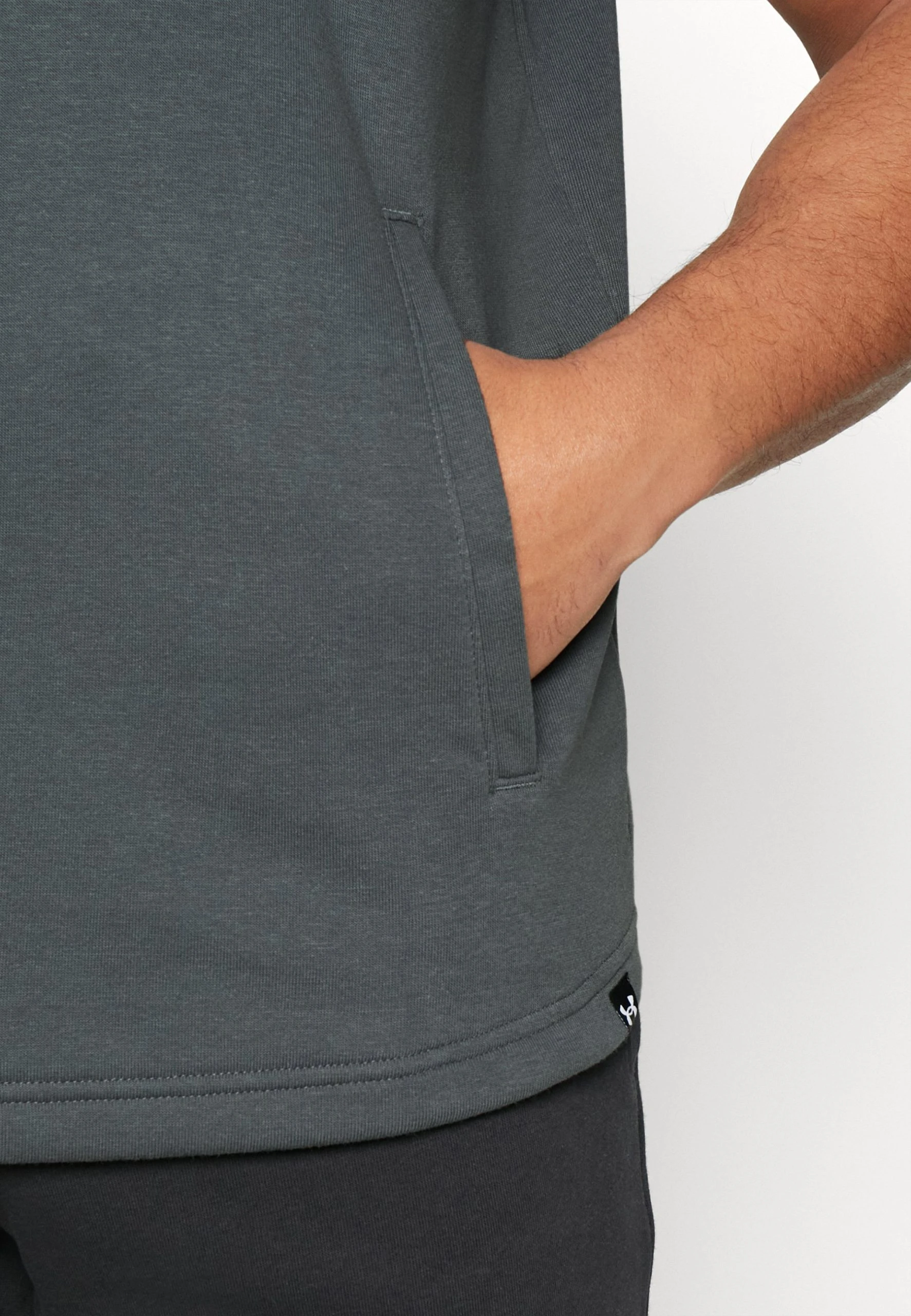 ROCK TERRY - T-shirt z nadrukiem - pitch gray/black Under Armour ROCK TERRY - T-shirt Z Nadrukiem - Pitch Gray/black -Under Armour shop 1b82373f85344889988db3bbdb66bf2a scaled