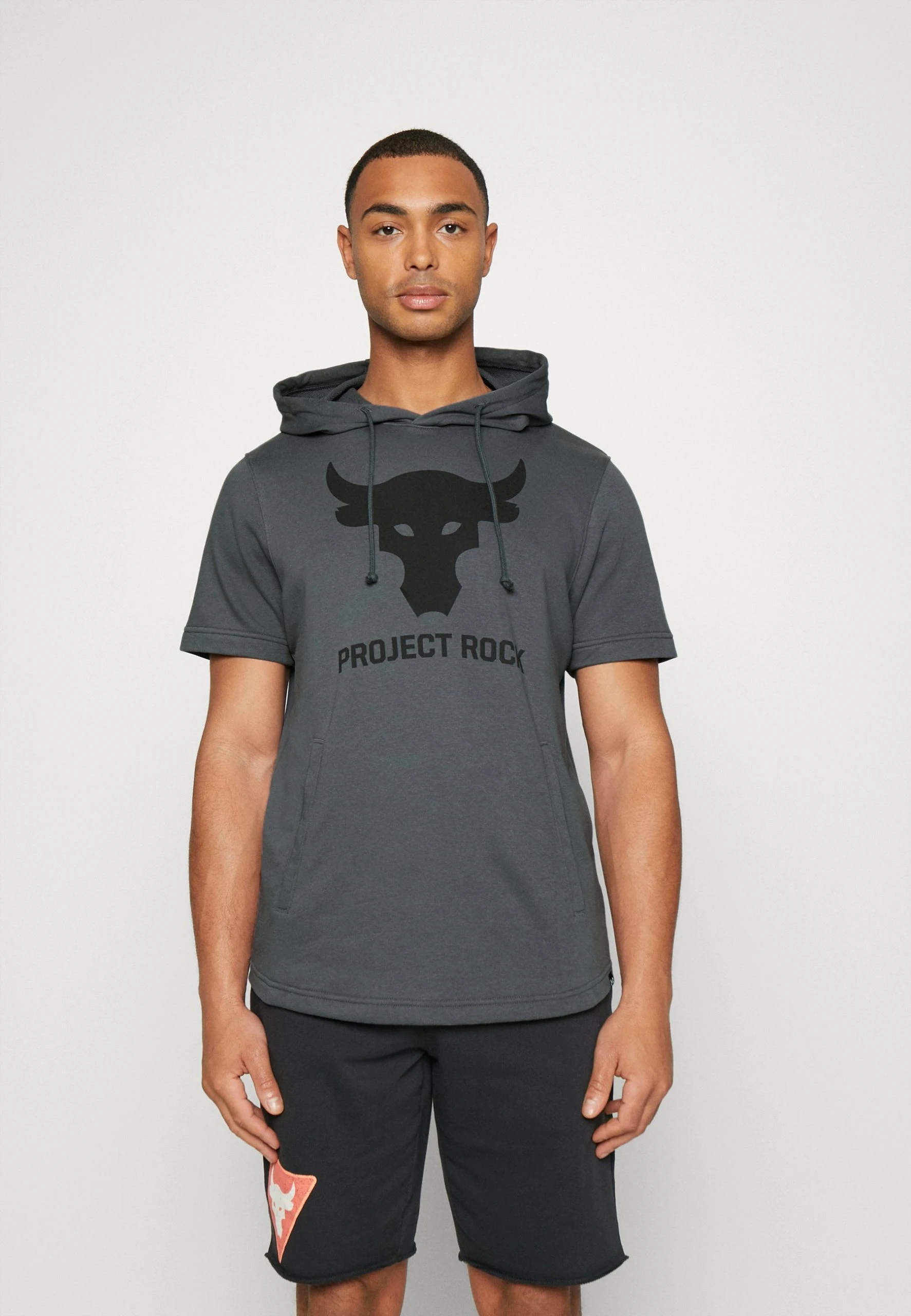 ROCK TERRY - T-shirt z nadrukiem - pitch gray/black Under Armour ROCK TERRY - T-shirt Z Nadrukiem - Pitch Gray/black -Under Armour shop 209d3e2fe50041819fb2234569018ed9 scaled