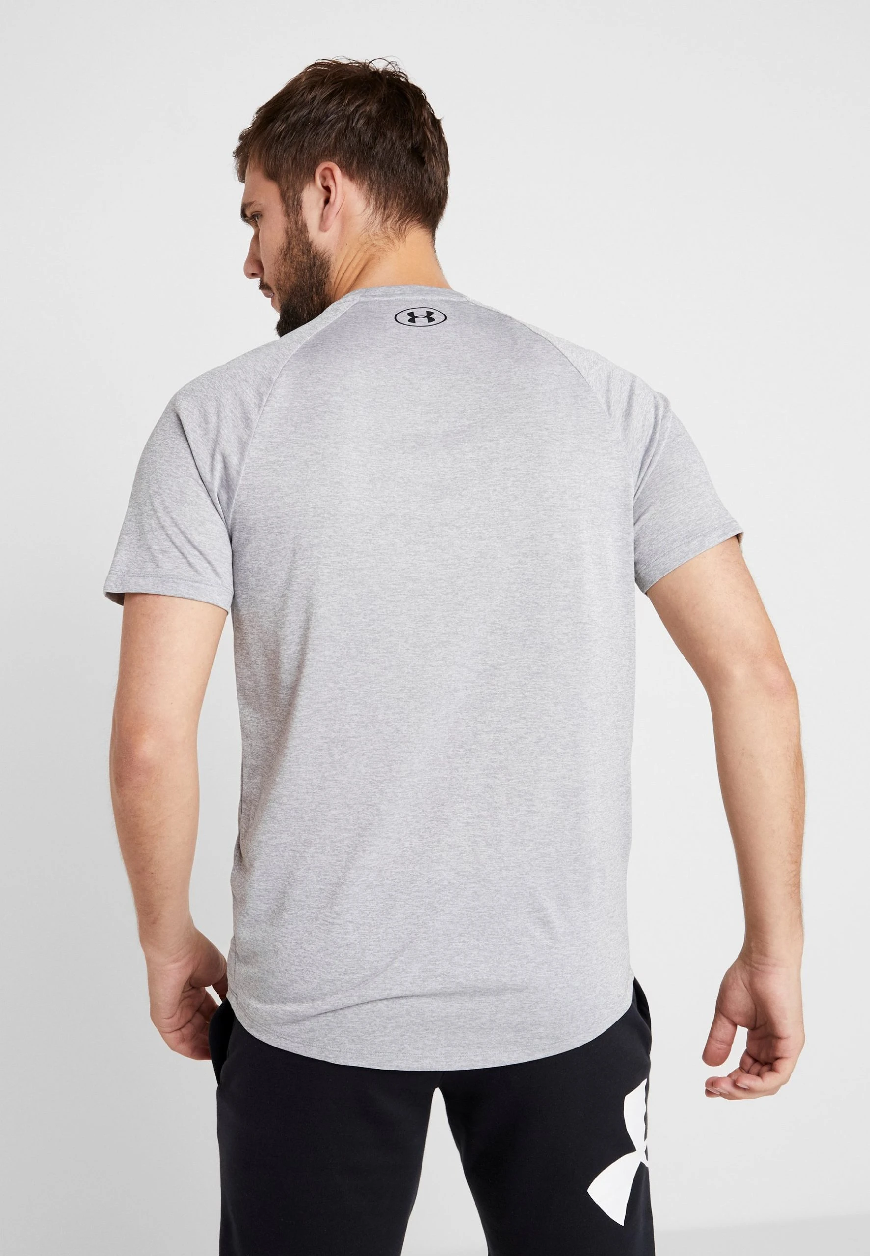 UA TECH 2.0 SS - T-shirt basic - steel light heather/black Under Armour UA TECH 2.0 SS - T-shirt Basic - Steel Light Heather/black -Under Armour shop 234611dd06244713b04a880c6aded1fc scaled