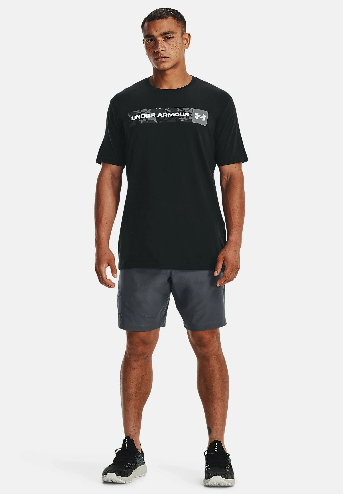 SHORT SLEEVE CAMO CHEST STRIPE - Koszulka sportowa - black Under Armour SHORT SLEEVE CAMO CHEST STRIPE - Koszulka Sportowa - Black -Under Armour shop 25d69db1e8ac48089f55e4e2b356aca5