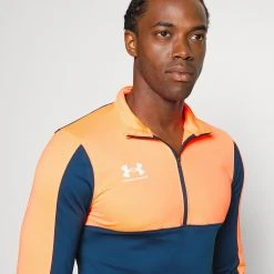 Under Armour CHALLENGER MIDLAYER - Bluzka Z Długim Rękawem - Blue, Red, White -Under Armour shop 2bca02d3a581461e8e7ece135551a31b scaled