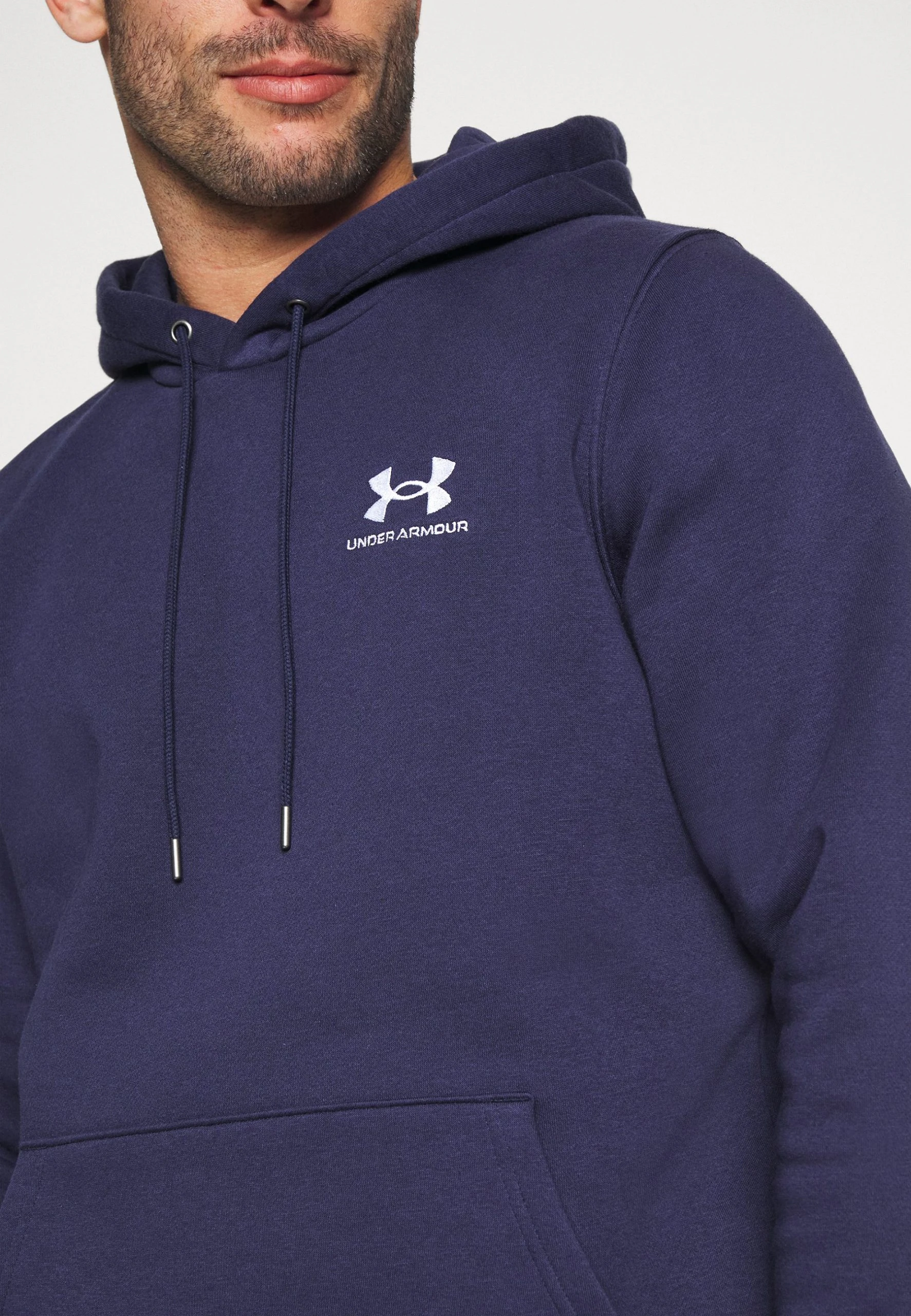 UA ESSENTIAL - Bluza z kapturem - midnight navy/white Under Armour UA ESSENTIAL - Bluza Z Kapturem - Midnight Navy/white -Under Armour shop 2e0d56777c7845988fc59ac5a506b04f scaled