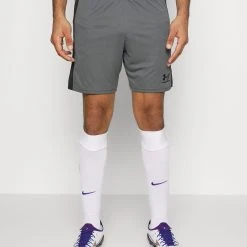 Under Armour CHALLENGER - Krótkie Spodenki Sportowe - Pitch Gray/black