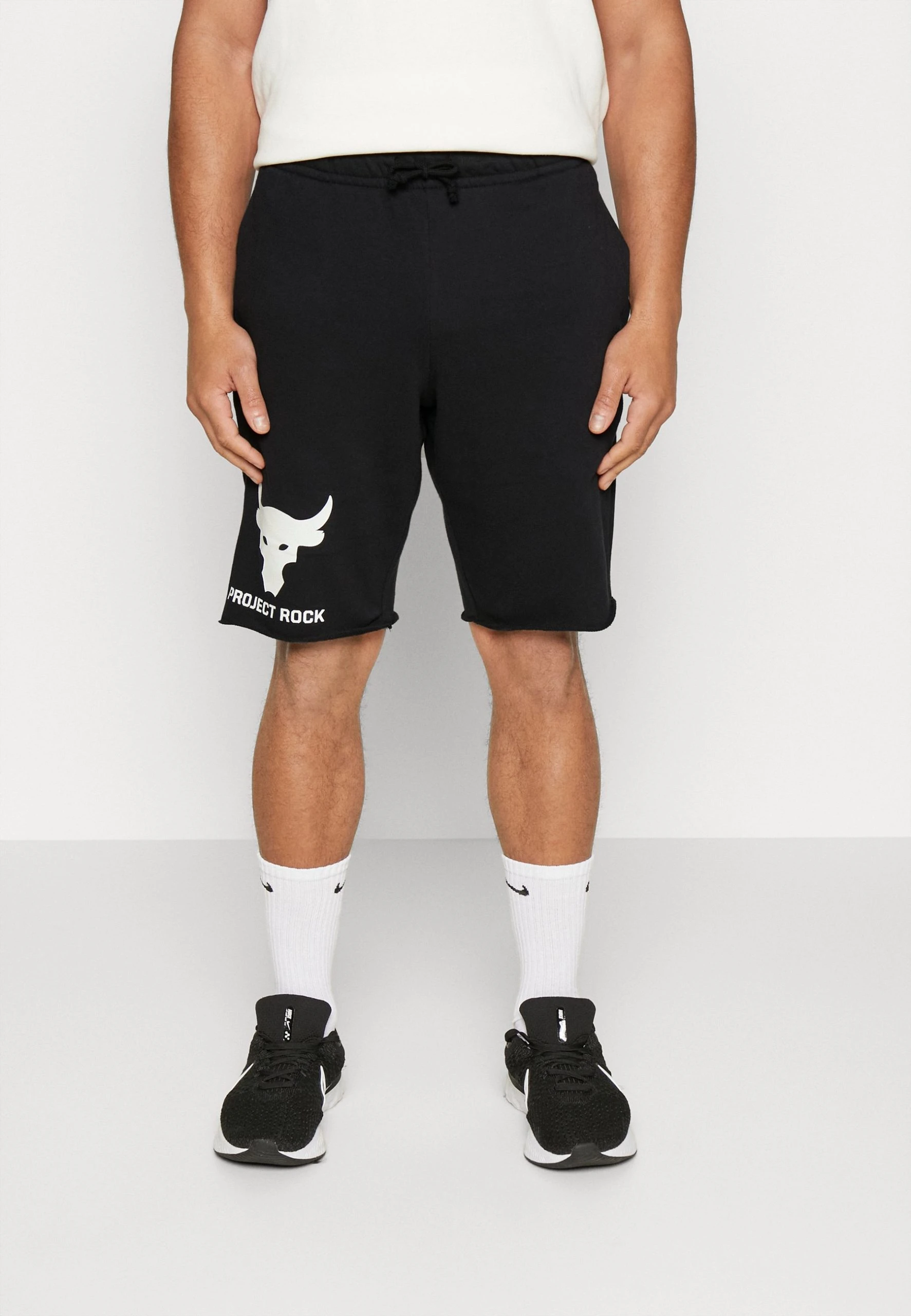 ROCK BULL - Krótkie spodenki sportowe - black/white Under Armour ROCK BULL - Krótkie Spodenki Sportowe - Black/white -Under Armour shop 3f73f244974d4bc0a11cc0d0a7ae08eb scaled
