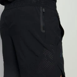 Under Armour STRETCH - Krótkie Spodenki Sportowe - Black/metallic Solder -Under Armour shop 4135f723b1314bcd9018d54ecc93d465 scaled