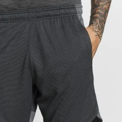 Under Armour TRAINING SHORTS - Krótkie Spodenki Sportowe - Black/mod Gray 3 Under Armour TRAINING SHORTS - Krótkie Spodenki Sportowe - Black/mod Gray -Under Armour shop 44be3e193e2047fbb6b4beef47e5a3c4 scaled