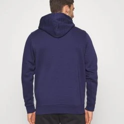 Under Armour UA ESSENTIAL - Bluza Z Kapturem - Midnight Navy/white 2 Under Armour UA ESSENTIAL - Bluza Z Kapturem - Midnight Navy/white -Under Armour shop 46342f78e57b481aab1ba09189960825 scaled