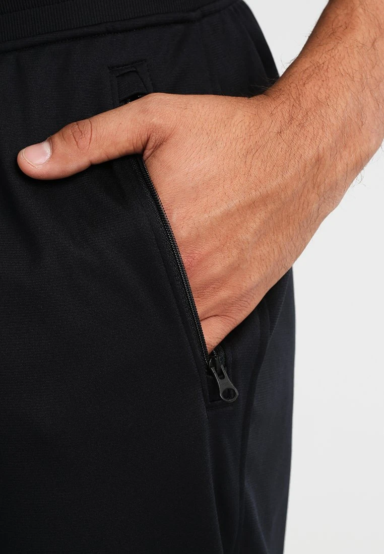 Under Armour SPORTSTYLE - Spodnie Treningowe - Black 4 Under Armour SPORTSTYLE - Spodnie Treningowe - Black - obrazek 4