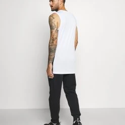 Under Armour BASELINE - Spodnie Treningowe - Black/grey 7 Under Armour BASELINE - Spodnie Treningowe - Black/grey -Under Armour shop 4ca8fd4c36554dada9b6f6b1d6380c29 scaled