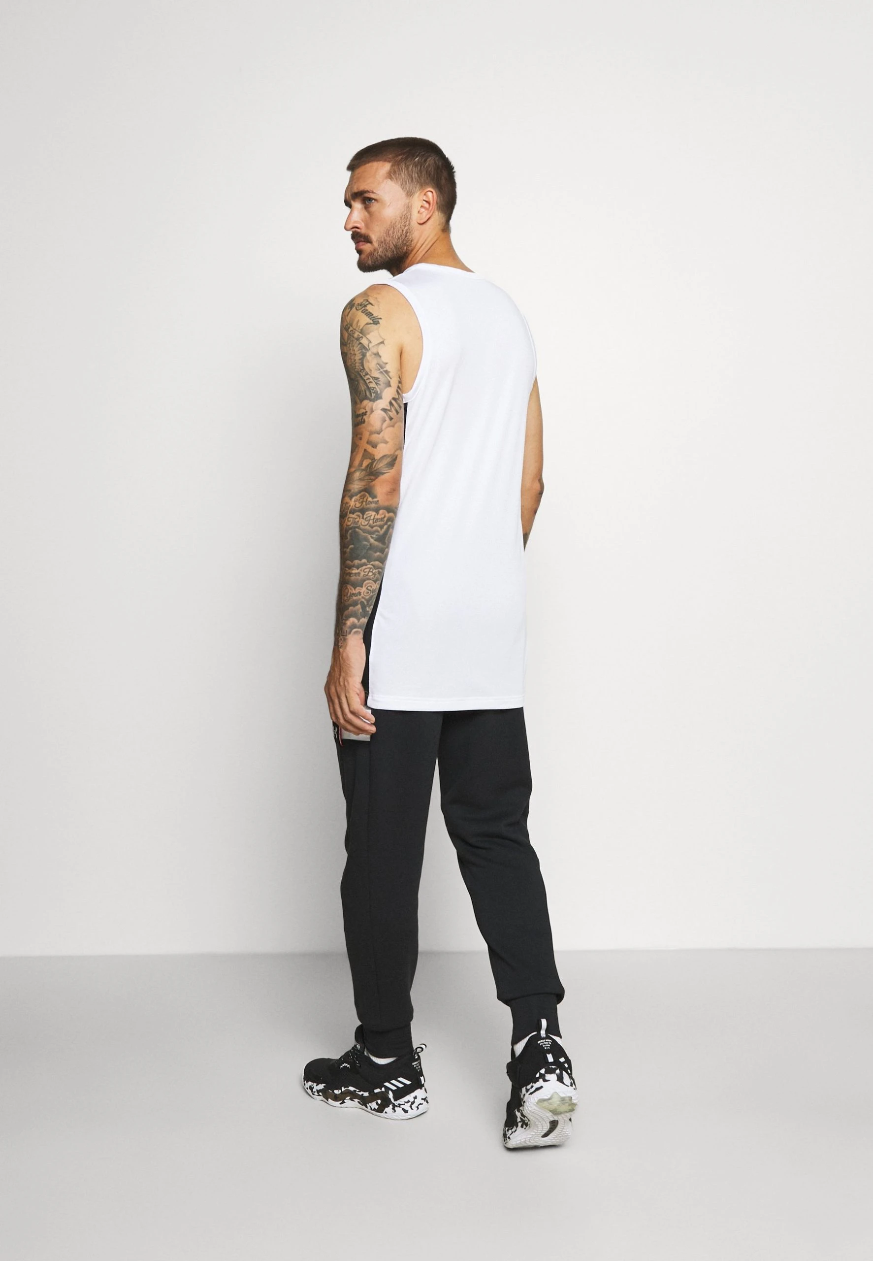 Under Armour BASELINE - Spodnie Treningowe - Black/grey 3 Under Armour BASELINE - Spodnie Treningowe - Black/grey - obrazek 3