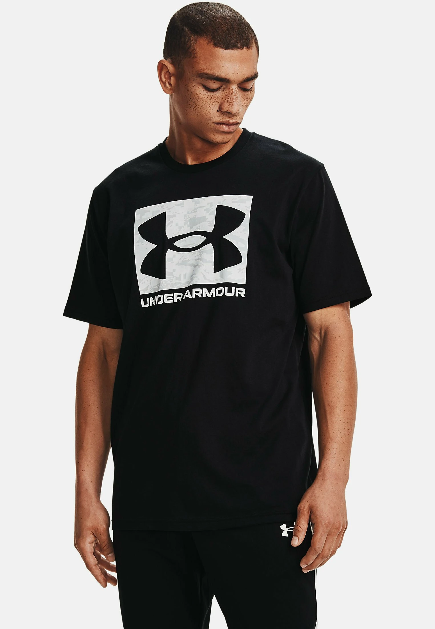 Under Armour ABC CAMO BOXED LOGO - T-shirt Z Nadrukiem - Black 1 Under Armour ABC CAMO BOXED LOGO - T-shirt Z Nadrukiem - Black