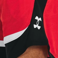 Under Armour HEATWAVE HOOPS - Krótkie Spodenki Sportowe - Red -Under Armour shop 4e02650fef2d40b3bd51024961943ba6