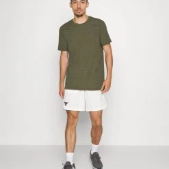 Under Armour SEAMLESS GRID - Koszulka Sportowa - Marine Green/black 4 Under Armour SEAMLESS GRID - Koszulka Sportowa - Marine Green/black -Under Armour shop 4e762a60b38f43afac9836fcaefe0641 scaled