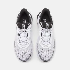 Under Armour HOVR TURBULENCE 2 - Obuwie Do Biegania Treningowe - White/black -Under Armour shop 4f88bd5f01e74862b1664c504945f294 scaled