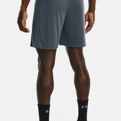 Under Armour CHALLENGER - Krótkie Spodenki Sportowe - Downpour Gray -Under Armour shop 599a19e8e7de46739b33a4c7850d3b4b