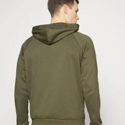 Under Armour RIVAL 1/2 ZIP - Bluza Rozpinana - Marine Green/onyx White 2 Under Armour RIVAL 1/2 ZIP - Bluza Rozpinana - Marine Green/onyx White -Under Armour shop 60b6ac0c031346adb800a2b86983659f scaled