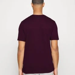 Under Armour SPORTSTYLE - T-shirt Basic - Purple Stone 2 Under Armour SPORTSTYLE - T-shirt Basic - Purple Stone -Under Armour shop 62dfcc9fa26844cca38bf96a842ede87 scaled