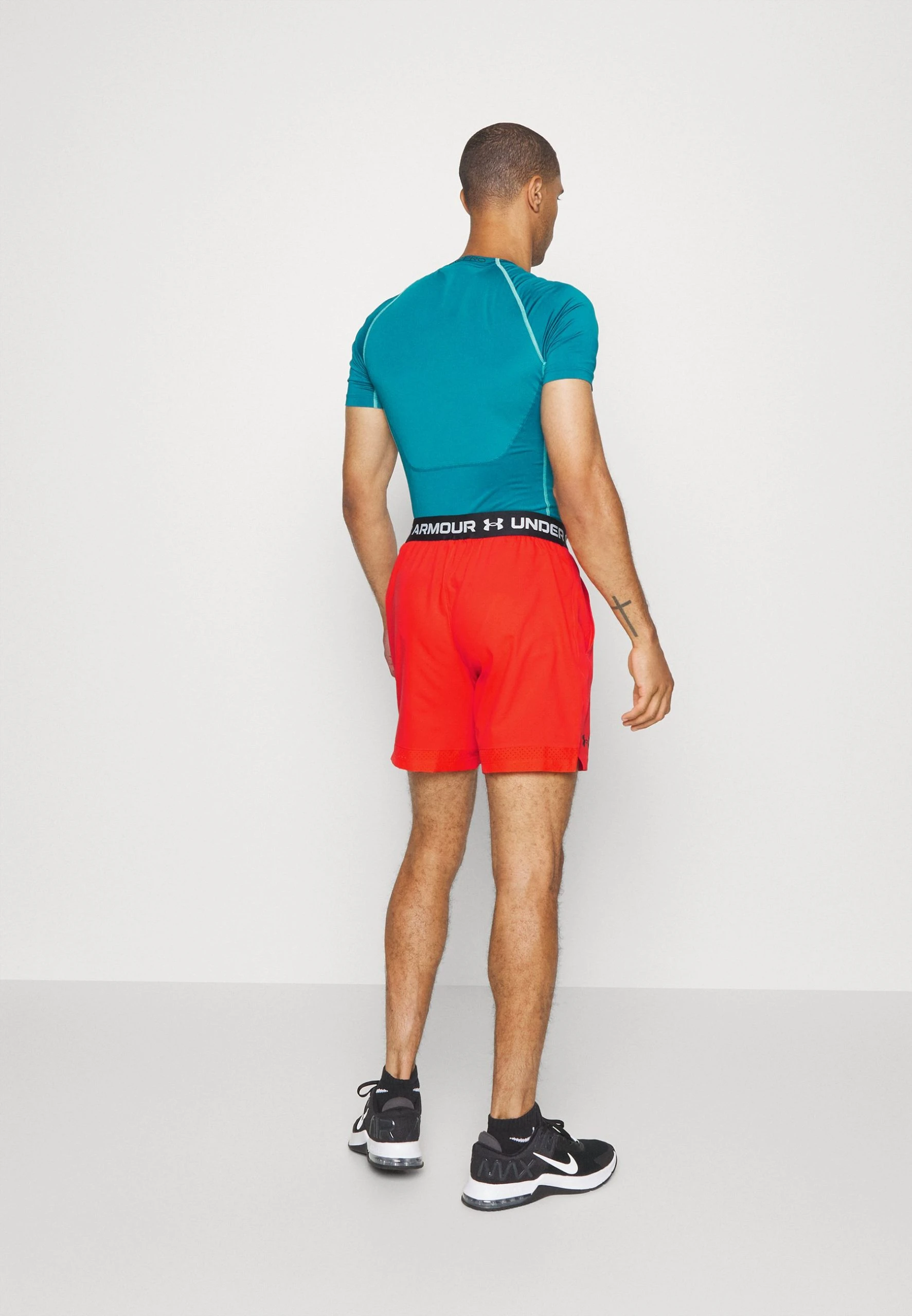 VANISH SHORTS - Krótkie spodenki sportowe - radio red/black Under Armour VANISH SHORTS - Krótkie Spodenki Sportowe - Radio Red/black -Under Armour shop 6938ec8916664c24b465a815be58feb2 scaled