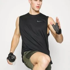 Under Armour TRAINING SHORTS - Krótkie Spodenki Sportowe - Tent/baroque Green -Under Armour shop 6d7c1fa4c5664e76988b7e3538126213 scaled