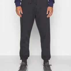 Under Armour RIVAL JOGGERS - Spodnie Treningowe - Black/white -Under Armour shop 701703b2eb5b423ba8fdeb5cfea1e2c1 scaled