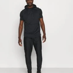 Under Armour shop -Under Armour shop 71b3c7046c124f93bc2f67d53b054165 scaled