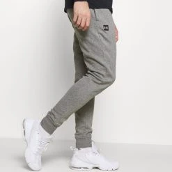 Under Armour RIVAL JOGGERS - Spodnie Treningowe - Pitch Gray Light Heather -Under Armour shop 72d6bd1e1c114de082ec280f0508d0c3 scaled