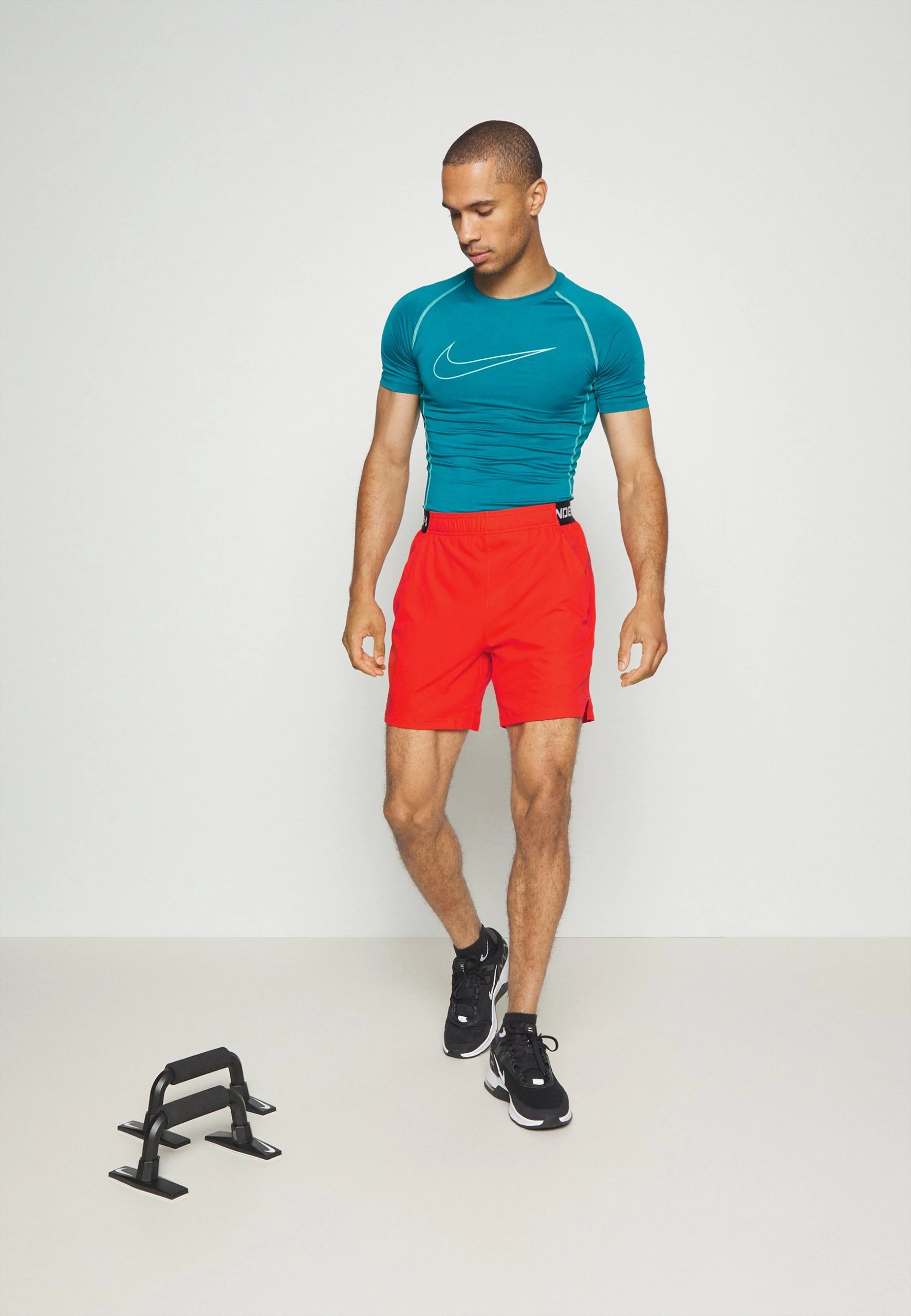 VANISH SHORTS - Krótkie spodenki sportowe - radio red/black Under Armour VANISH SHORTS - Krótkie Spodenki Sportowe - Radio Red/black -Under Armour shop 77ccfcd1d7694eeca6e159381b9bf61e scaled
