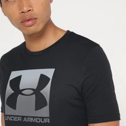 Under Armour BOXED STYLE - T-shirt Z Nadrukiem - Black/graphite 5 Under Armour BOXED STYLE - T-shirt Z Nadrukiem - Black/graphite -Under Armour shop 77f736f4e59e492cb1ba4edc61d6471b