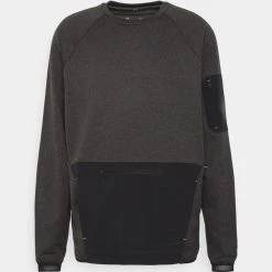 Under Armour TERRAIN TERRY CREW - Bluza - Black 4 Under Armour TERRAIN TERRY CREW - Bluza - Black -Under Armour shop 7ab61d6111504536923a7cc8de0378e4 scaled