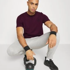 Under Armour SPORTSTYLE - T-shirt Basic - Purple Stone 3 Under Armour SPORTSTYLE - T-shirt Basic - Purple Stone -Under Armour shop 7ce5fbe0c2b7406eb5e794a3837545e0 scaled