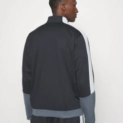 Under Armour FASHION JACKET - Bluza Rozpinana - Black/pitch Gray/white 2 Under Armour FASHION JACKET - Bluza Rozpinana - Black/pitch Gray/white -Under Armour shop 7de41da07f734982b08b6ce1bea239b3 scaled