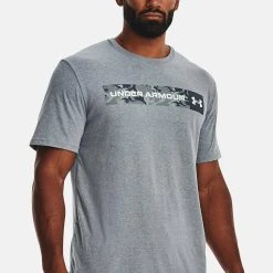 Under Armour SHORT SLEEVE CAMO CHEST STRIPE - Koszulka Sportowa - Steel Light Heather