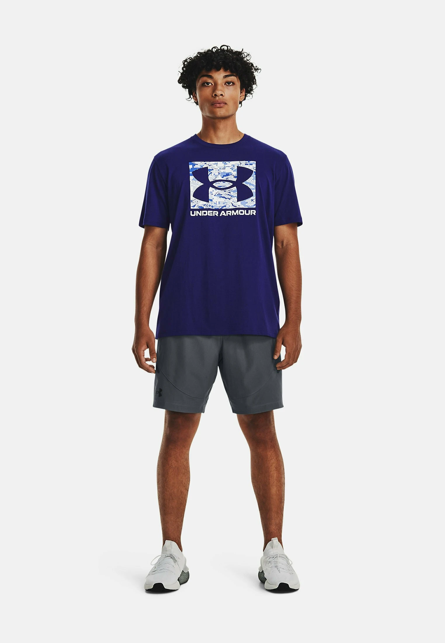 Under Armour ABC CAMO BOXED LOGO - T-shirt Z Nadrukiem - Sonar Blue 2 Under Armour ABC CAMO BOXED LOGO - T-shirt Z Nadrukiem - Sonar Blue - obrazek 2