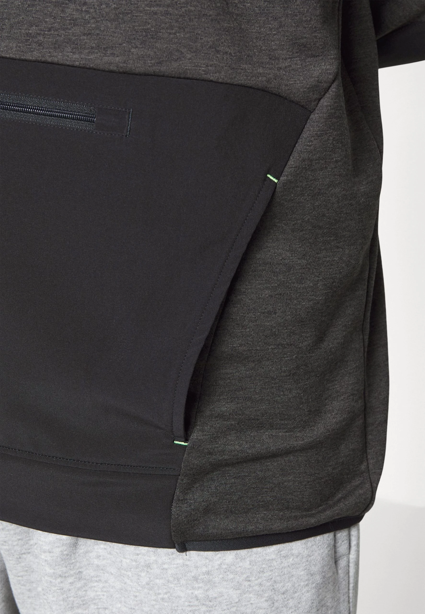 TERRAIN TERRY CREW - Bluza - black Under Armour TERRAIN TERRY CREW - Bluza - Black -Under Armour shop 8412bdc453ea46c0bc58b450cdc2b8af scaled