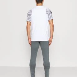 Under Armour CHALLENGER - Spodnie Treningowe - Pitch Gray/white 2 Under Armour CHALLENGER - Spodnie Treningowe - Pitch Gray/white -Under Armour shop 847f07a76b244250a7282e4abb777f71 scaled