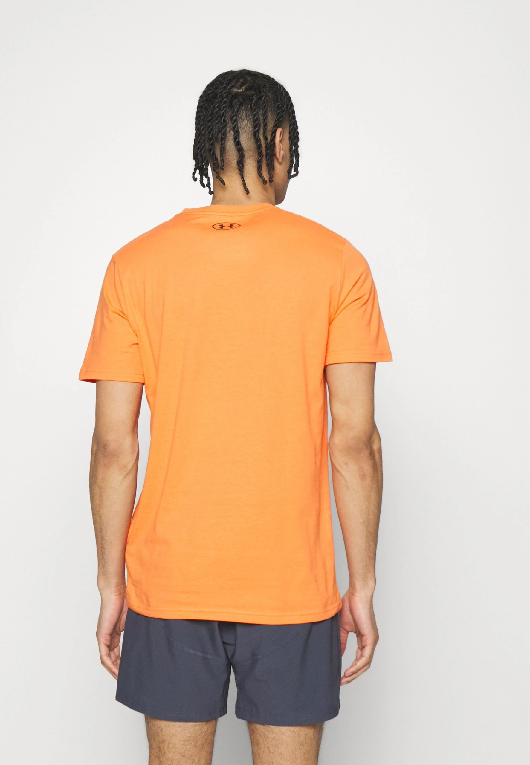 SPORTSTYLE - T-shirt basic - frosted orange Under Armour SPORTSTYLE - T-shirt Basic - Frosted Orange -Under Armour shop 85eeb9774ad94d8c88a7b2f2f32784bc scaled