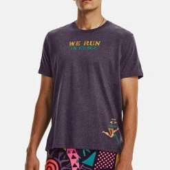 Under Armour SHORT SLEEVE GRAPH UA WE RUN IN PEACE SS - T-shirt Z Nadrukiem - Tux Purple 2 Under Armour SHORT SLEEVE GRAPH UA WE RUN IN PEACE SS - T-shirt Z Nadrukiem - Tux Purple -Under Armour shop 866543c5aca64b69bf6acb85e917ba40