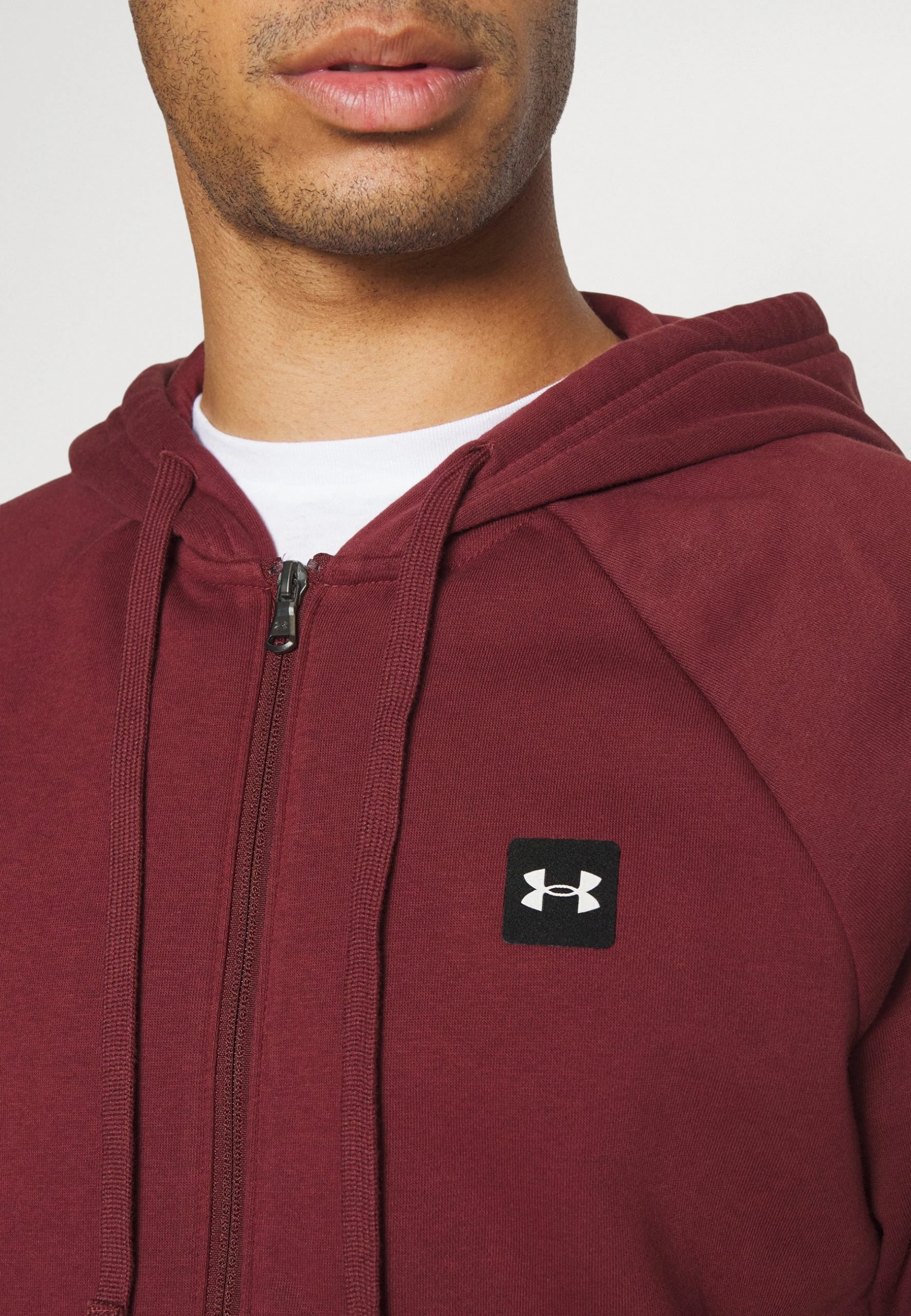 RIVAL HOODIE - Bluza rozpinana - chestnut red/onyx white Under Armour RIVAL HOODIE - Bluza Rozpinana - Chestnut Red/onyx White -Under Armour shop 8a063b62bc0943c3a69e0ae4ac394c35 scaled