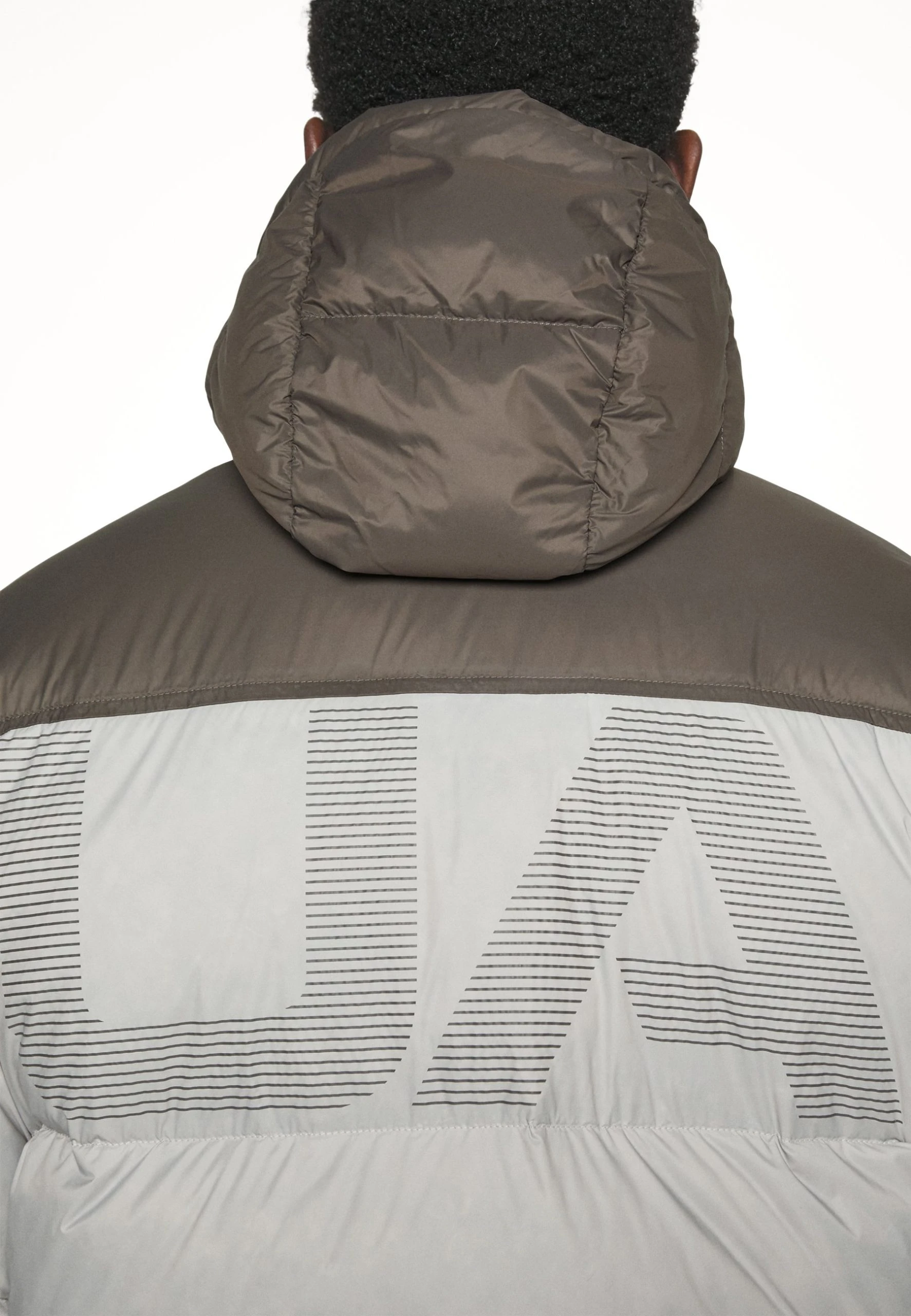 BLOCKED - Kurtka sportowa - fresh clay/pewter Under Armour BLOCKED - Kurtka Sportowa - Fresh Clay/pewter -Under Armour shop 9bbe58272f4a42ea955830957cf5158a scaled