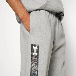 Under Armour RIVAL GRAPHIC JOGGER - Spodnie Treningowe - Gray Light Heather/black 3 Under Armour RIVAL GRAPHIC JOGGER - Spodnie Treningowe - Gray Light Heather/black -Under Armour shop 9d76186153764b15a87e106ff5782d6f scaled
