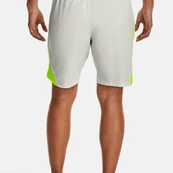 Under Armour LAUNCH - Krótkie Spodenki Sportowe - Gray Mist -Under Armour shop a4be9f864b4543618dcd5e09ae125577