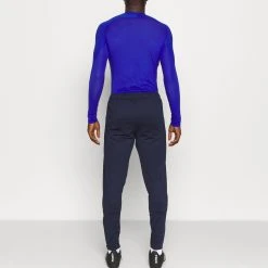 Under Armour CHALLENGER - Spodnie Treningowe - Midnight Navy/white -Under Armour shop a61f24238dfc4eab8a17f1f05bd9600a scaled