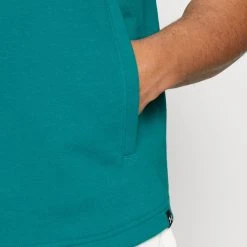 Under Armour T-shirt Z Nadrukiem - Coastal Teal/ivory/black -Under Armour shop a8ebb424084948ffa6052a6a68585e54 scaled