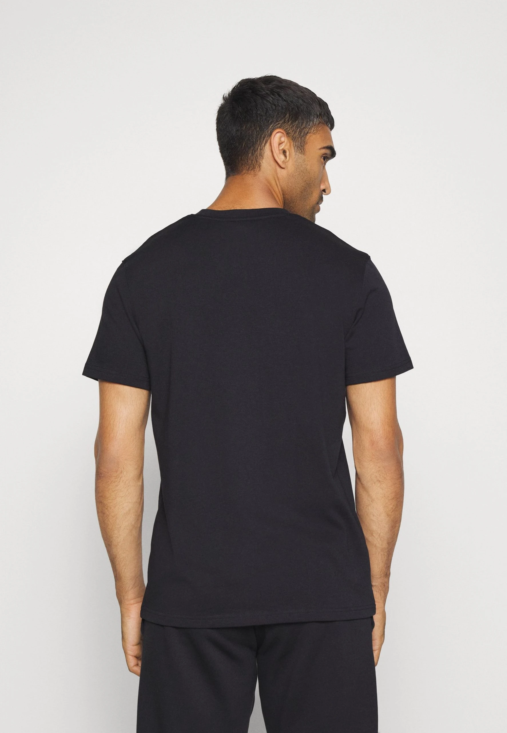 LOGO HEAVYWEIGHT - T-shirt basic - black/white Under Armour LOGO HEAVYWEIGHT - T-shirt Basic - Black/white -Under Armour shop a90db6cb4b0a48748b229884edb46a3c scaled