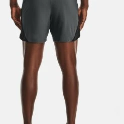Under Armour LAUNCH - Krótkie Spodenki Sportowe - Pitch Gray (012) -Under Armour shop aa628562904348c09ae58d3a0b0e3d20