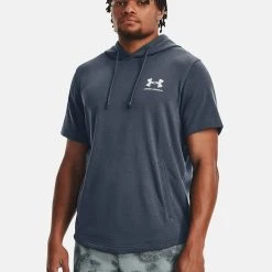 Under Armour UA RIVAL TERRY NOV SS - T-shirt Z Nadrukiem - Downpour Gray -Under Armour shop ab97f24005e746cd817f5845e6ee9fcd